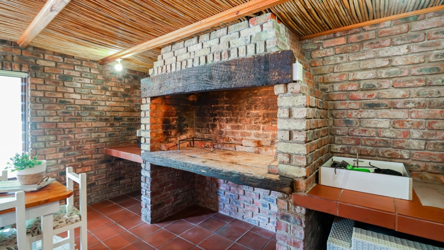 4 Bedroom Property for Sale in Stilbaai Wes Western Cape